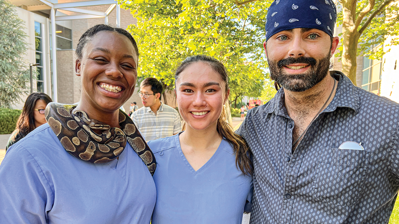 3 vet students
